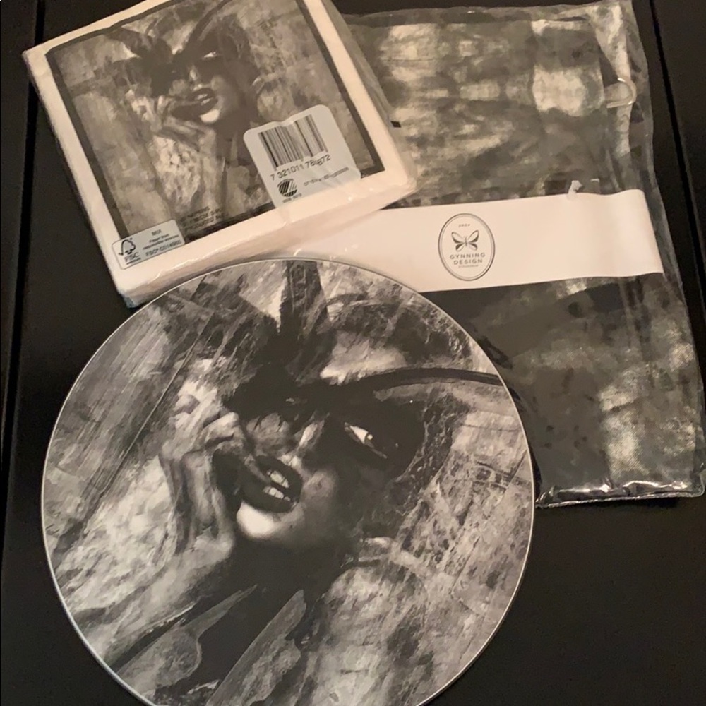 “Looking for You” Apron, Napkins, Hot Plate Holder